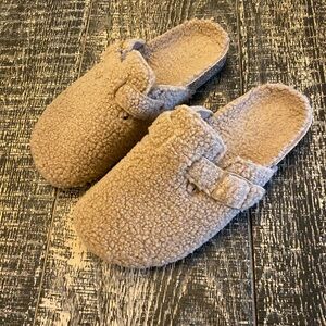 Cozy Bubble Fleece Clogs